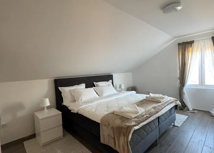 Perla 펜션 데스포토바츠